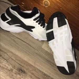 Black and White Huraches